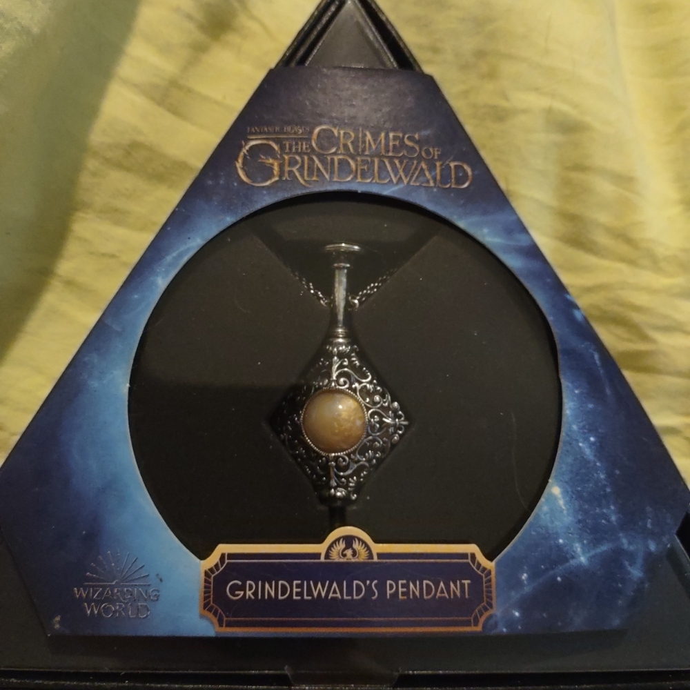 Grindelwalds Pendant Noble Collection